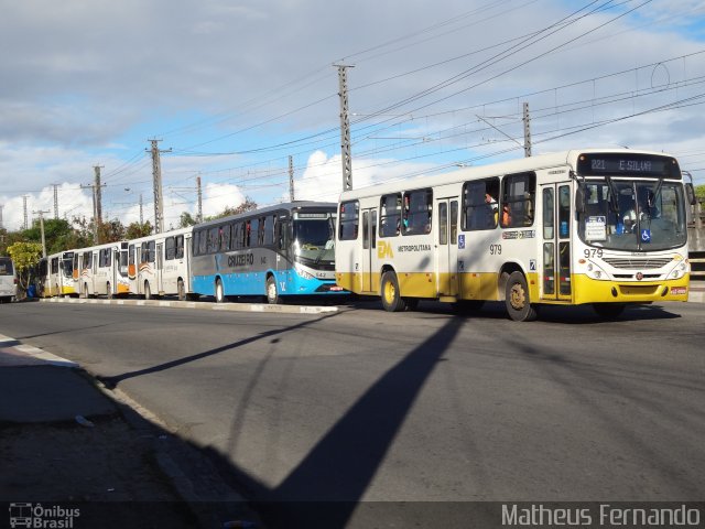 Empresa Metropolitana 979 na cidade de Recife, Pernambuco, Brasil, por Matheus Fernando. ID da foto: 1740290.