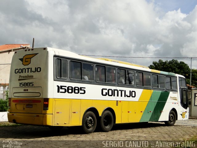 Empresa Gontijo de Transportes 15885 na cidade de Almenara, Minas Gerais, Brasil, por Sérgio Augusto Braga Canuto. ID da foto: 1744564.