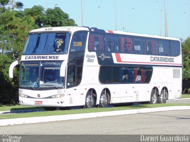 Auto Viação Catarinense 2557 na cidade de Florianópolis, Santa Catarina, Brasil, por Daniel Guardiola. Número da foto: #1750641.