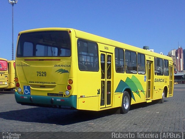 Viação Garcia 7529 na cidade de Londrina, Paraná, Brasil, por Roberto Teixeira. Número da foto: #1759544.