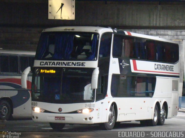 Auto Viação Catarinense 2480 na cidade de Curitiba, Paraná, Brasil, por EDUARDO - SOROCABUS. Número da foto: #1719105.