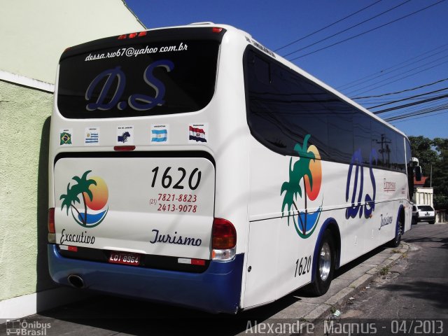 D.S Turismo 1620 na cidade de Rio de Janeiro, Rio de Janeiro, Brasil, por Alexandre  Magnus. Número da foto: #1788134.