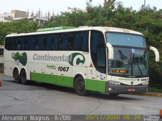 Viação Continental de Transportes 1067 na cidade de São Paulo, São Paulo, Brasil, por Alexandre  Magnus. Número da foto: #1788256.