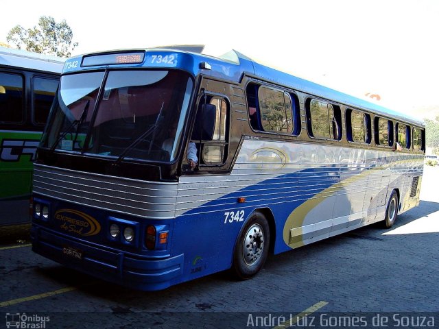 Expresso do Sul 7342 na cidade de Queluz, São Paulo, Brasil, por André Luiz Gomes de Souza. Número da foto: #1793885.