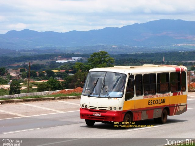 Isadora Turismo e Escolar GXA-5582 na cidade de Betim, Minas Gerais, Brasil, por Jones Bh. ID da foto: 1794921.