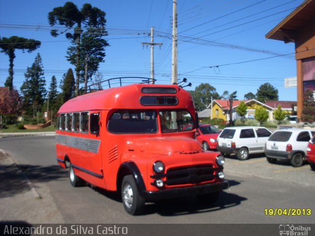 Ônibus Particulares jardineira na cidade de Gramado, Rio Grande do Sul, Brasil, por Alexandro da Silva Castro. ID da foto: 1800060.