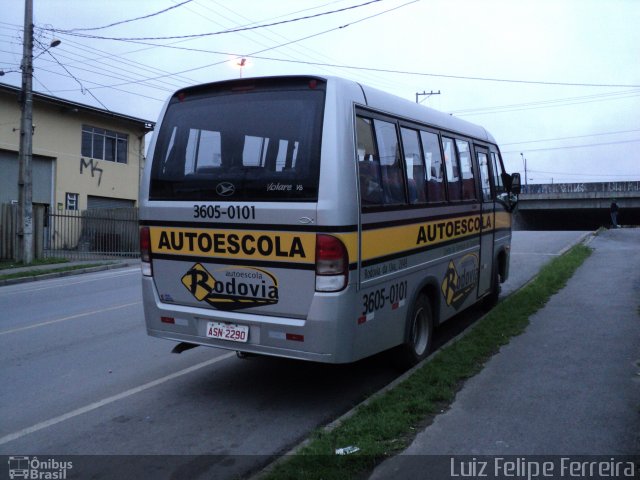 Auto-Escola Rodovia 01 na cidade de Colombo, Paraná, Brasil, por Luiz Felipe Ferreira. Número da foto: #1804361.