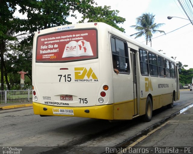 Empresa Metropolitana 715 na cidade de Jaboatão dos Guararapes, Pernambuco, Brasil, por Renato Barros. Número da foto: #1814056.