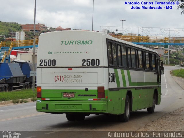 Ônibus Particulares 2500 na cidade de João Monlevade, Minas Gerais, Brasil, por Antonio Carlos Fernandes. Número da foto: #1812848.
