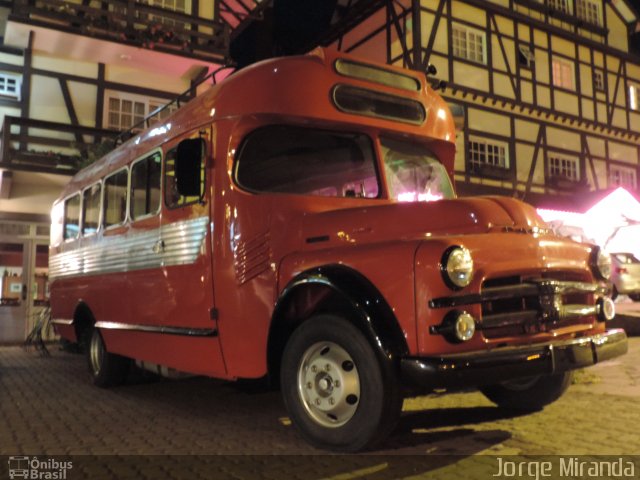 Ônibus Particulares  na cidade de Gramado, Rio Grande do Sul, Brasil, por Jorge Miranda. ID da foto: 1771077.