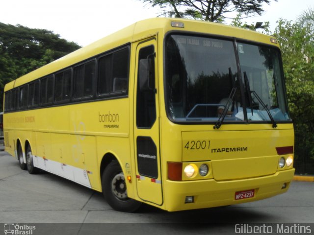 Viação Itapemirim 42001 na cidade de São Paulo, São Paulo, Brasil, por Gilberto Martins. Número da foto: #1772553.