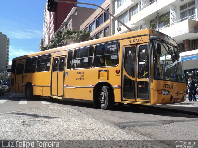 Transporte Coletivo Glória BC300 na cidade de Curitiba, Paraná, Brasil, por Luiz Felipe Ferreira. Número da foto: #1828987.