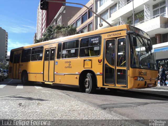 Transporte Coletivo Glória BC300 na cidade de Curitiba, Paraná, Brasil, por Luiz Felipe Ferreira. ID da foto: 1828987.