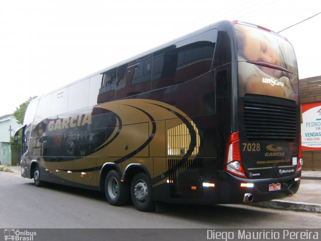 Viação Garcia 7028 na cidade de Torres, Rio Grande do Sul, Brasil, por Diego Mauricio Pereira. Número da foto: #1776436.