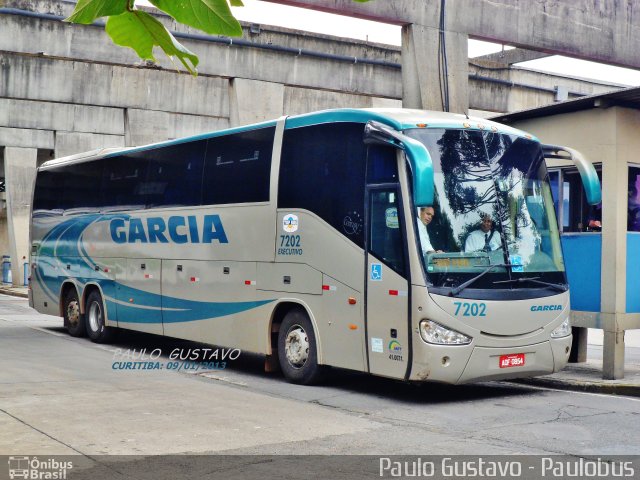Viação Garcia 7202 na cidade de Curitiba, Paraná, Brasil, por Paulo Gustavo. Número da foto: #1778091.