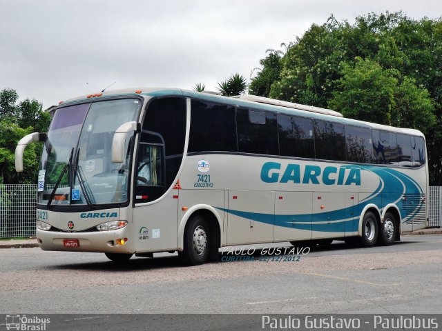 Viação Garcia 7421 na cidade de Curitiba, Paraná, Brasil, por Paulo Gustavo. Número da foto: #1780931.