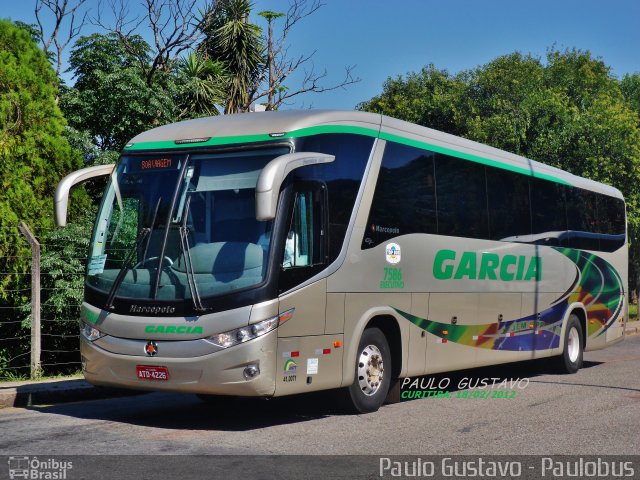 Viação Garcia 7586 na cidade de Curitiba, Paraná, Brasil, por Paulo Gustavo. Número da foto: #1781140.
