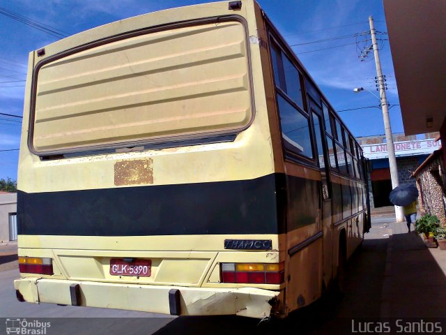 Ônibus Particulares 5390 na cidade de Jequitaí, Minas Gerais, Brasil, por Lucas Santos. Número da foto: #1782384.
