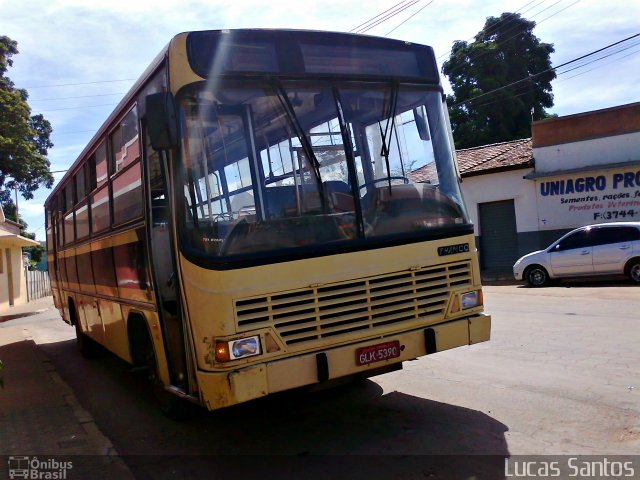 Ônibus Particulares 5390 na cidade de Jequitaí, Minas Gerais, Brasil, por Lucas Santos. Número da foto: #1782380.