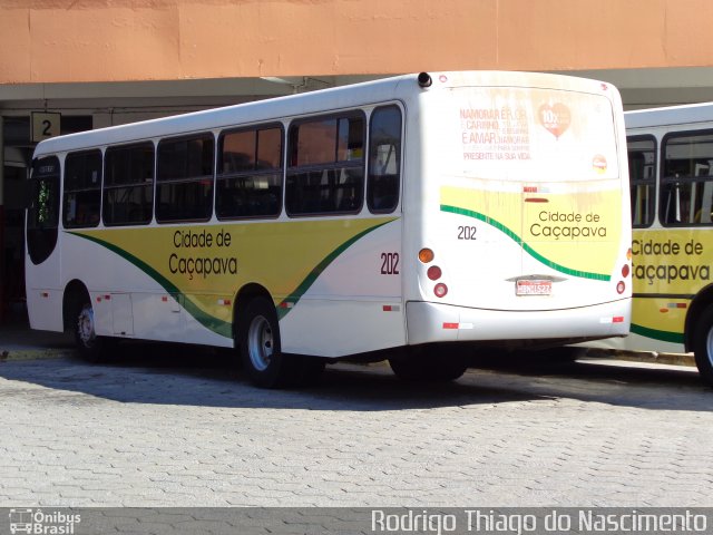 ABC Transportes Coletivos - Cidade de Caçapava 202 na cidade de Caçapava, São Paulo, Brasil, por Rodrigo Thiago do Nascimento. ID da foto: 1850955.