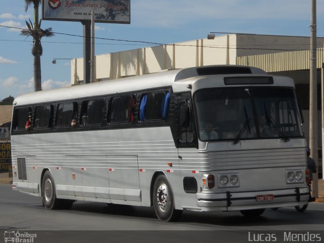 Ônibus Particulares 7301 na cidade de Montes Claros, Minas Gerais, Brasil, por Lucas  Mendes. ID da foto: 1859496.