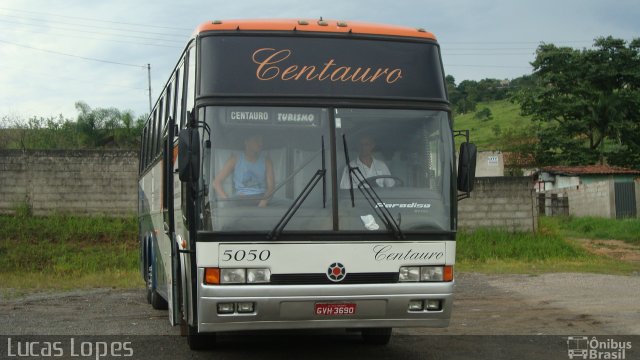 Centauro 5050 na cidade de Guaratinguetá, São Paulo, Brasil, por Lucas Lopes. Número da foto: #1858174.