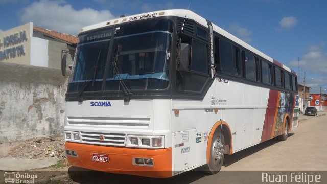 Ônibus Particulares  na cidade de São Pedro da Água Branca, Maranhão, Brasil, por Ruan Felipe Melo Fonseca. Número da foto: #1878293.