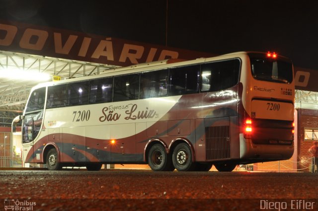 Expresso São Luiz 7200 na cidade de Primavera do Leste, Mato Grosso, Brasil, por Diego Eifler. Número da foto: #1878955.