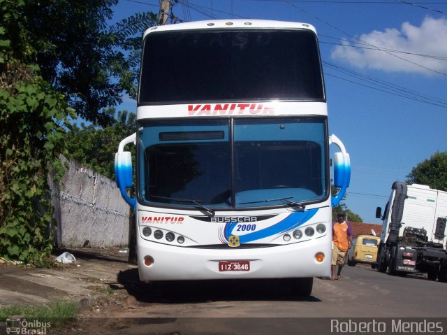 Vanitur Locação 2000 na cidade de Marília, São Paulo, Brasil, por Roberto Mendes. Número da foto: #1841565.