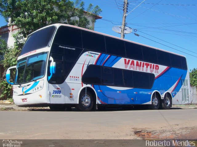 Vanitur Locação 2000 na cidade de Marília, São Paulo, Brasil, por Roberto Mendes. Número da foto: #1841549.