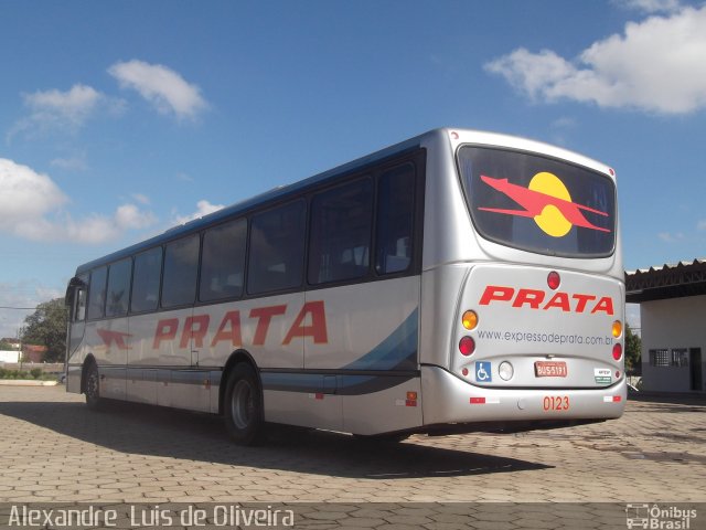 Expresso de Prata 0123 na cidade de Agudos, São Paulo, Brasil, por Alexandre  Luis de Oliveira. Número da foto: #1849233.