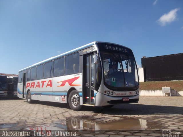 Expresso de Prata 0123 na cidade de Agudos, São Paulo, Brasil, por Alexandre  Luis de Oliveira. Número da foto: #1849230.
