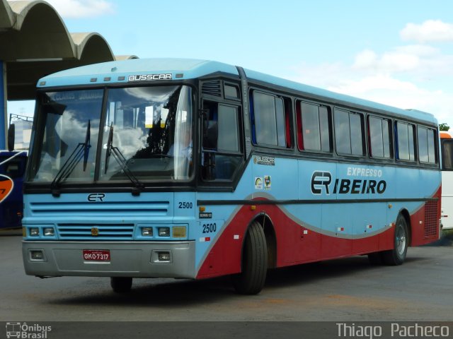Expresso Ribeiro 2500 na cidade de Montes Claros, Minas Gerais, Brasil, por Thiago  Pacheco. Número da foto: #1848595.