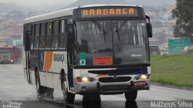 Auto Viação Bragança 8009 na cidade de Atibaia, São Paulo, Brasil, por Matheus Silva. Número da foto: #1892945.