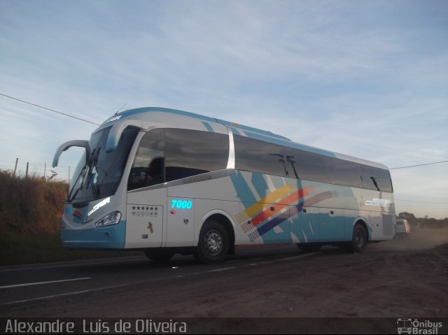 Microtur Transportadora Turística 7000 na cidade de Botucatu, São Paulo, Brasil, por Alexandre  Luis de Oliveira. Número da foto: #1916629.