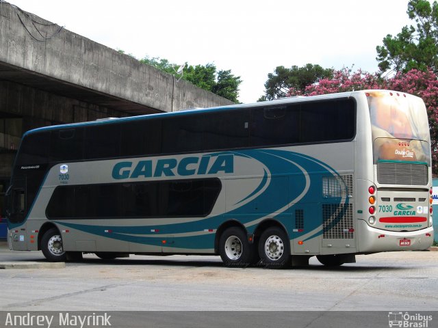 Viação Garcia 7030 na cidade de Curitiba, Paraná, Brasil, por Andrey Gustavo. Número da foto: #1929591.