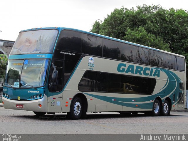 Viação Garcia 7030 na cidade de Curitiba, Paraná, Brasil, por Andrey Gustavo. Número da foto: #1929579.