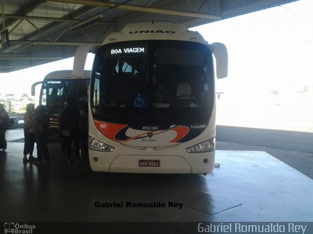 Expresso União 10257 na cidade de Passos, Minas Gerais, Brasil, por Gabriel Romualdo Rey . Número da foto: #1938749.
