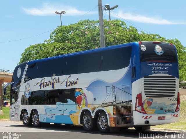 Floripa Tour 19000 na cidade de Trindade, Goiás, Brasil, por Douglas Andrez. Número da foto: #1950538.