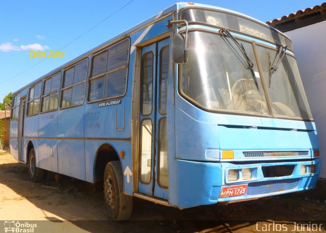 Ônibus Particulares MPH1765 na cidade de Coribe, Bahia, Brasil, por Carlos Júnior. Número da foto: #1956968.