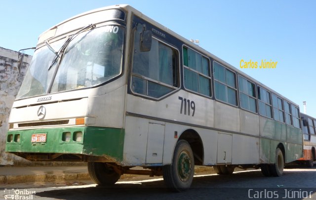 Ônibus Particulares 7119 na cidade de São Félix do Coribe, Bahia, Brasil, por Carlos Júnior. ID da foto: 1956981.