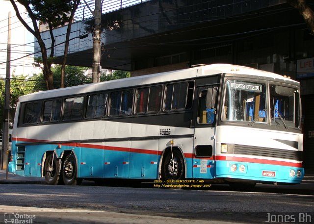 Ônibus Particulares 12823 na cidade de Belo Horizonte, Minas Gerais, Brasil, por Jones Bh. Número da foto: #1900979.
