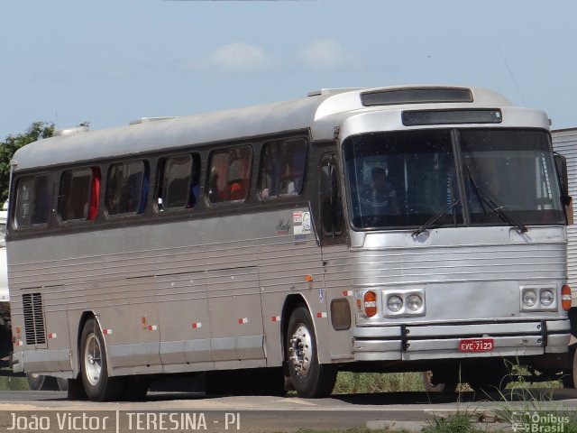 Ônibus Particulares 7123 na cidade de Teresina, Piauí, Brasil, por João Victor. Número da foto: #1909975.