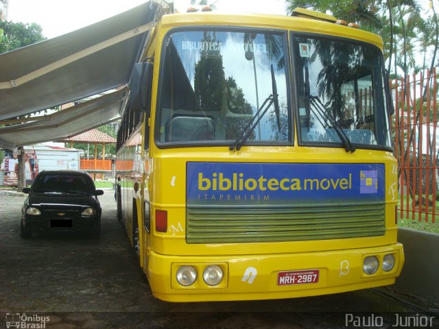 Viação Itapemirim BIBLIOTECA MóVEL na cidade de Cachoeiro de Itapemirim, Espírito Santo, Brasil, por Paulo  Junior. Número da foto: #1959970.