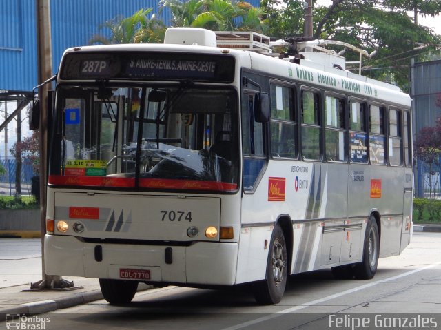 Metra - Sistema Metropolitano de Transporte 7074 na cidade de Santo André, São Paulo, Brasil, por Felipe Gonzales. ID da foto: 1979105.