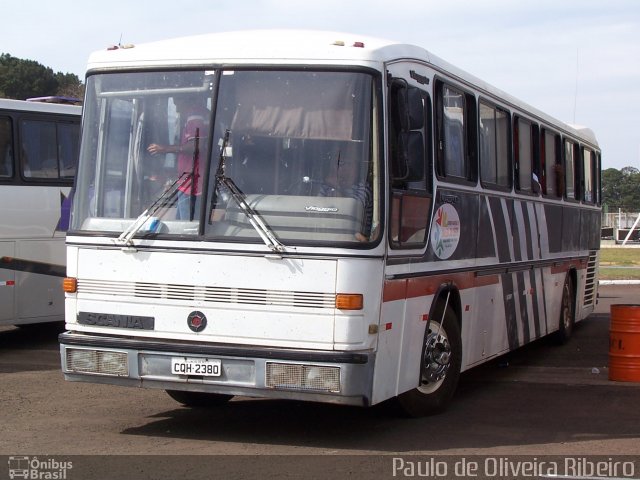 Ônibus Particulares Prefeitura Limeira do Oeste na cidade de Pirassununga, São Paulo, Brasil, por Paulo de Oliveira Ribeiro. ID da foto: 1982344.