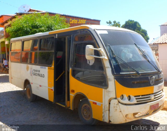 Ônibus Particulares 3 5816 na cidade de Sítio do Mato, Bahia, Brasil, por Carlos Júnior. Número da foto: #1992327.