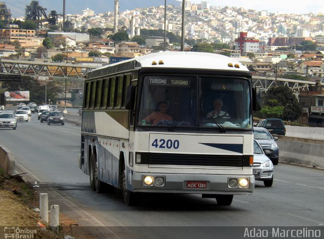 Sálua Tur 4200 na cidade de Belo Horizonte, Minas Gerais, Brasil, por Adão Raimundo Marcelino. ID da foto: 1996101.