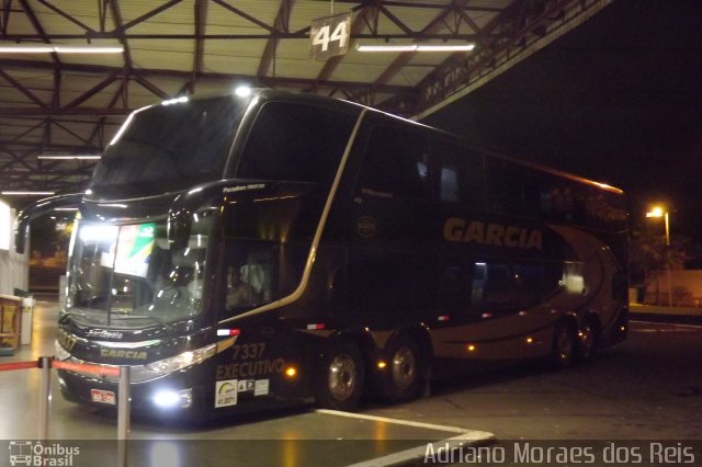Viação Garcia 7337 na cidade de Londrina, Paraná, Brasil, por Adriano Moraes dos Reis. Número da foto: #2000714.