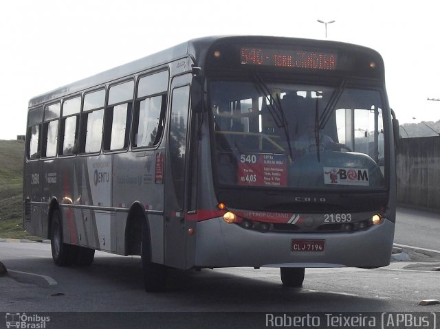 Viação Osasco 21.693 na cidade de Cotia, São Paulo, Brasil, por Roberto Teixeira. Número da foto: #2004191.